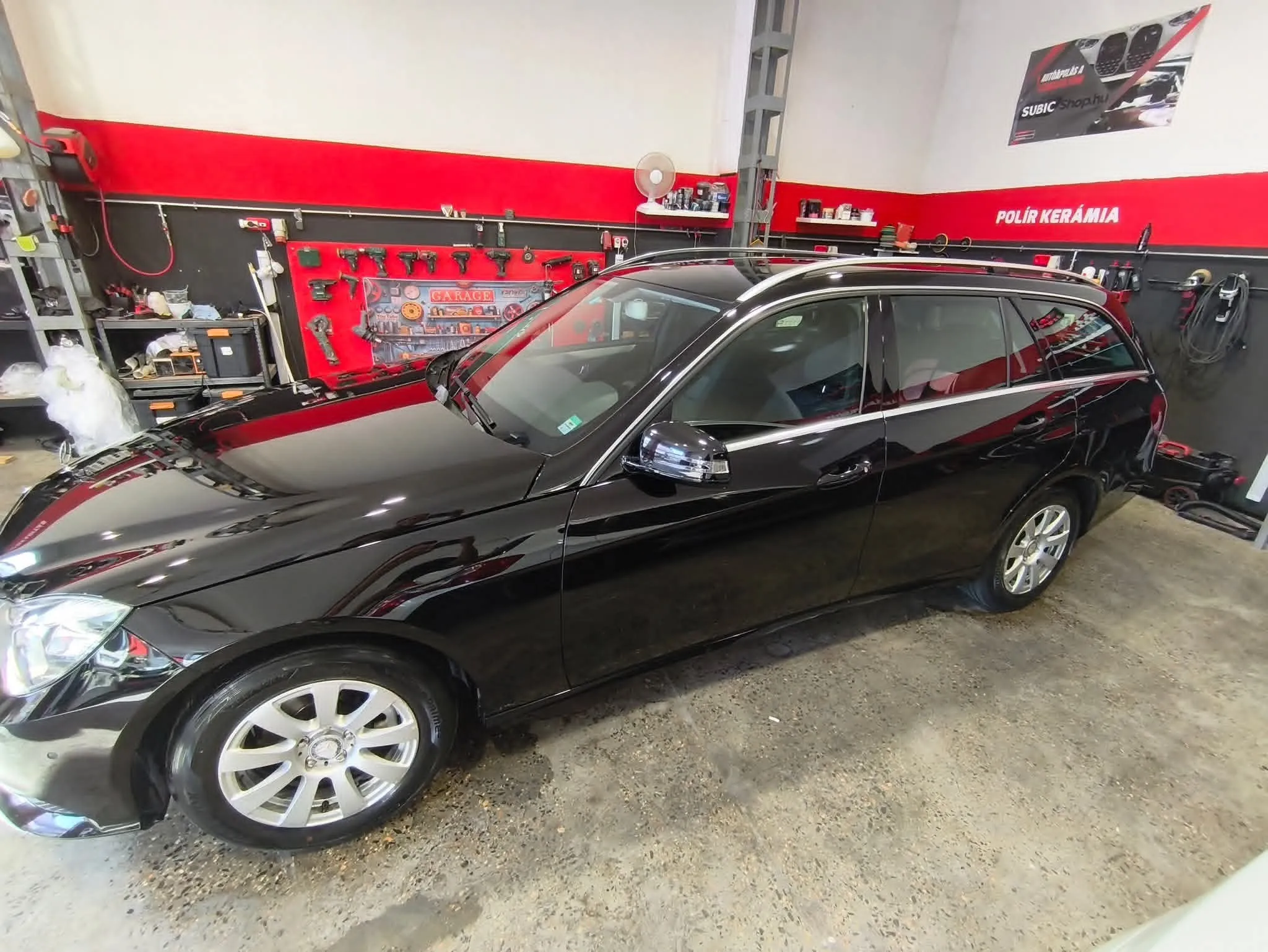 Marha jó polír műhely és munkakörnyezet